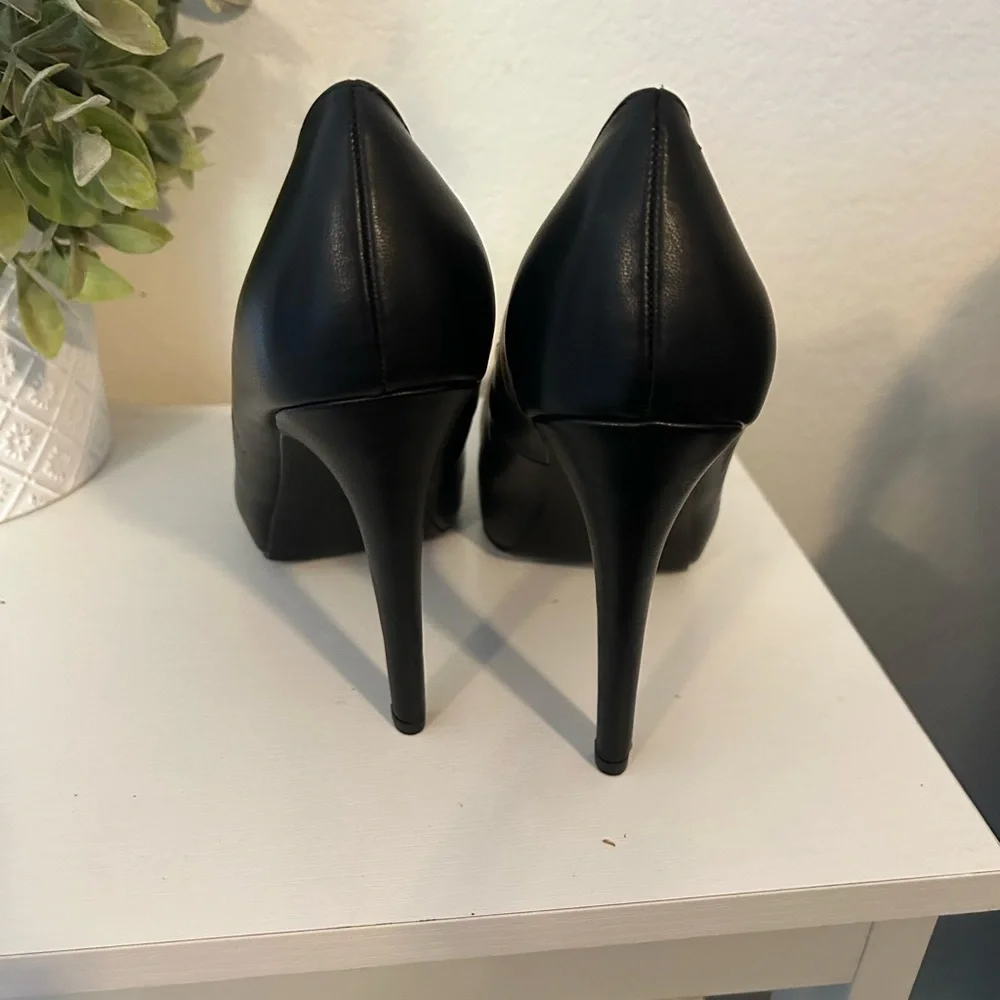 New BCBGeneration Women's Penni Platform In Black Size 8